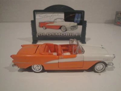 Road Champs 1/43 Scale Die-Cast Car 1955 Oldsmobile 98 Starfire Convertible - Image 1 of 4