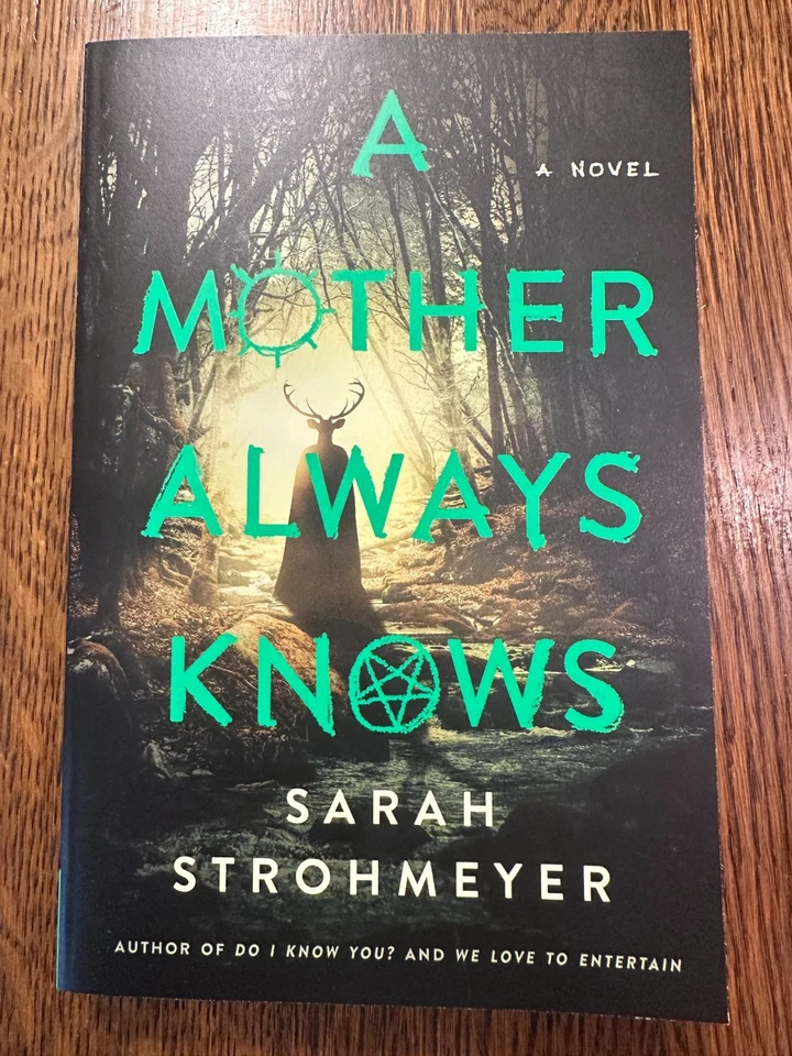 Mother Always Knows : A Novel by Sarah Strohmeyer (2025, Trade Paperback)