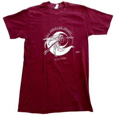 Camiseta Feminina Antiga Gay American Indians 1975-1985 Tamanho M - Ponto Único, LGBTQ - Imagem 1 de 4