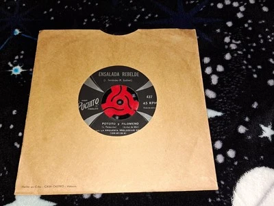 7" 45 rpm - Pototo y Filomeno - Ensalada Rebelde, Una Carta De Fidel - Import - Image 1 of 4