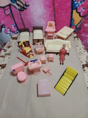 Vintage Renwal DollHouse Furniture LOT OF 17 Bathroom Bed Baby Items Etc - Image 1 of 4