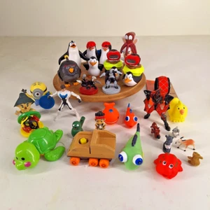 Mixed Lot of 28 Pieces Boy Toys Figures Bath Toys - Picture 1 of 5