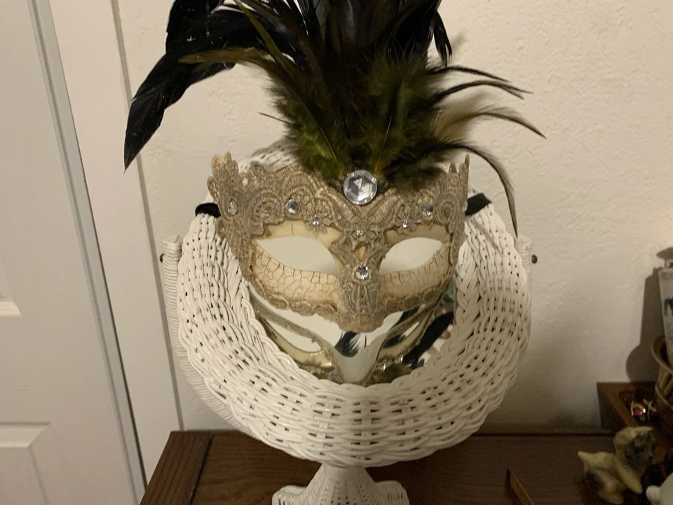 Women's Masquerade Feather Mask Venetian Halloween Wedding Mardi Gras Costumes - Image 1 of 4