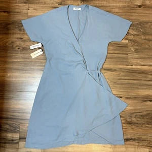 Aritzia Babaton Dune Blue LBD Kurzarm Wallace Mini Wickelkleid Damen XS - Bild 1 von 12