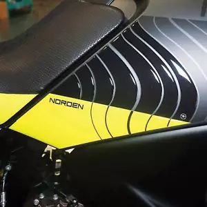Adesivi 3D Protezioni laterali serbatoio compatibili con Husqvarna Norden 901 - Foto 1 di 7