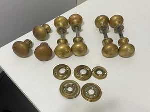 Lot of Vintage Antique Brass Doorknobs & Rosettes - Picture 1 of 7