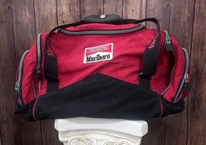Vintage 90s Marlboro Unlimited Gear Red Large Duffle Travel Luggage Shoulder Bag - Bild 1 von 5
