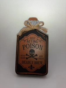 Wood Halloween Plaque Scull An Cross Bones W / Word Poison 6 1/2" X 3 1/2 " - Picture 1 of 2