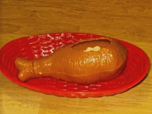 VINTAGE FISHER PRICE SPASS MIT ESSEN HUHN TROMMELSTOCK & ROTEM KORB - Bild 1 von 4