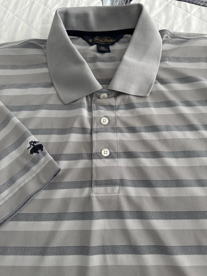 BROOKS BROTHERS 男式 SS 灰色蓝色条纹涤纶高尔夫 Polo 衫 XXL — 第 1/4 张图片
