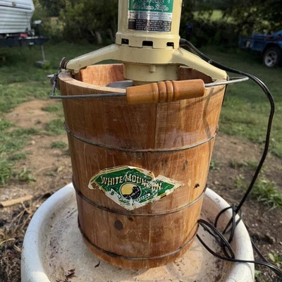 复古 Rustic White Mountain 6qt 电动冰淇淋冰柜 工作 - BH — 第 1/4 张图片