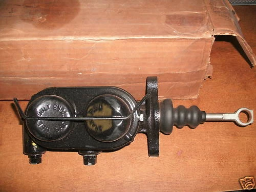 NOS 1972 福特 GALAXIE LTD Brake Master CYLINDER — 第 1/1 张图片