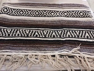 Vintage Frank’s Mexican Serape Coperta Lancio Tessuto Marrone Grigio Nero Bianco 72x50 - Foto 1 di 6
