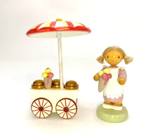 Eiswagenverkäuferin Flachshaar Kind - FLADE Miniatur Erzgebirge - NEU & OVP - Picture 1 of 1