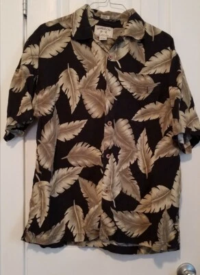 Camisa de resort grande con estampado de hojas hawaianas para hombre  Foto 1 de 4