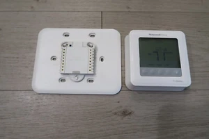 Honeywell Home TH6220U2000 T6 Pro Programmable Thermostat - Picture 1 of 3