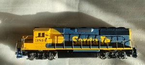 ATHEARN LOCOMOTIVA DIESEL GP50 SANTA FE Scala H0 DC - Foto 1 di 9