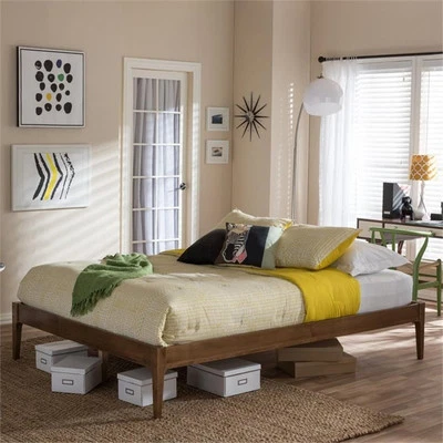 Bentley Queen Bed in Walnut Foto 1 de 4