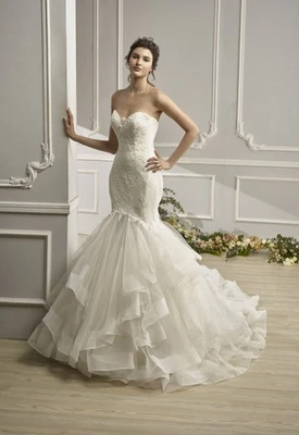 Vestido de noiva elegante de seda tamanho 22W - Imagem 1 de 2