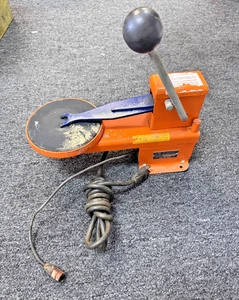 CLAMP FOR DILLECTRIC, DILL MFG. U.S.A, PART NO. 6685, TIRE TUBE PATCH, UNTESTED - Bild 1 von 7