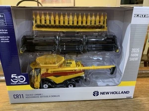 ERTL 1/64 New Holland CR11 Tracked Combine 2025 Farm Show RETRO CHASE VERSION - Picture 1 of 4