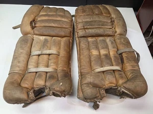 Rare Antique Goalie Leg Pads - Early 20th Century Ice Hockey Memorabilia Pair - Bild 1 von 19