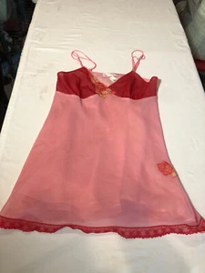 Lencería de peluche Oscar De La Renta etiqueta rosa GRANDE rosa/rojo 18" Pit to Pit - Imagen 1 de 4