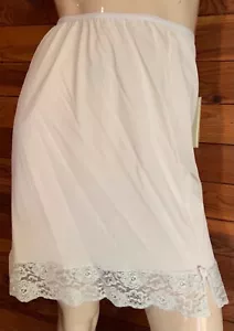 VINTAGE MAIDENFORM WHITE SIZE XS HALF SLIP with BLUE TRIM #13273 - Picture 1 of 5
