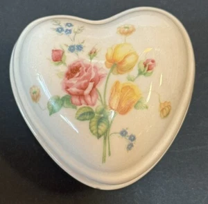 Vintage Porzellan-Schmuckkästchen in Herzform mit Deckel - Bild 1 von 5