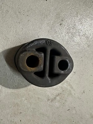 Lexus IS300 2001-2005 OEM silenciador de escape suspensión aislador buje suspensión de escape Foto 1 de 4