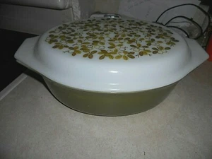 VNTG "PYREX" AVOCADO GREEN 2 1/2 QUART OVAL CASSEROLE DISH #045 W/ LID GUC LOOK - Picture 1 of 5