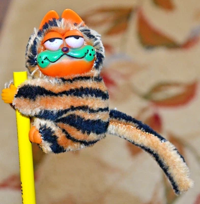 Vintage HALLOWEEN Garfield 3" Plush Clip On Hugger Swivel Head ~ RARE - Image 1 of 4