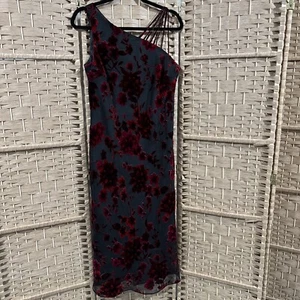 Evan Picone Women’s Black Burgundy Velvet Cut Out One Shoulder Size 12 - Picture 1 of 7