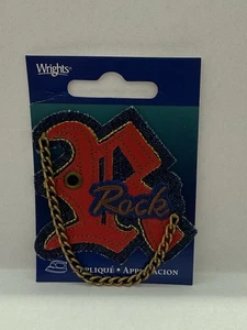 Wrights R Rock bestickt auf rotem lederähnlichem Patch mit Kette Bügelapplikation - Bild 1 von 4