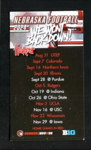 Tarjeta de visita de fútbol americano Nebraska Cornhuskers-2024 horario de bolsillo Husker Hounds - Imagen 1 de 2