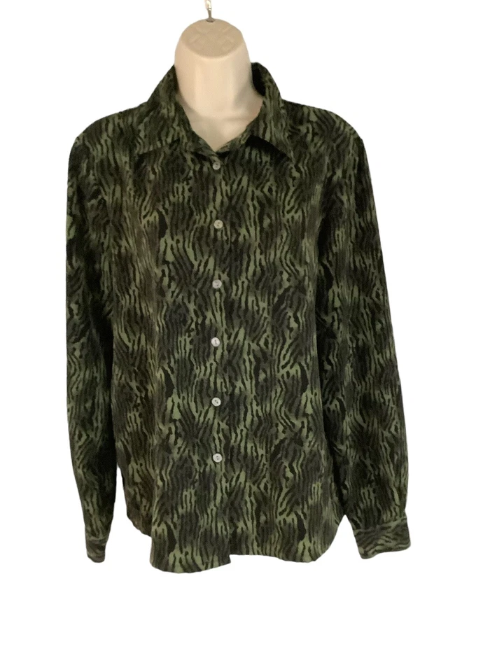 Camisa para mujer Liz Baker con estampado animal verde negra manga larga abotonada talla 12 Foto 1 de 4
