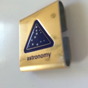 BSA Cub Boy Scouts of America Metall Gürtelschlaufe Auszeichnung Astronomie Neu ohne Verpackung Abzeichen - Bild 1 von 3