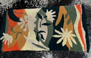 VTG 70s MCM Floral Hand Latch Hook Rug Wall Hanging Decor Finished  ART 26x49 - Imagen 1 de 8