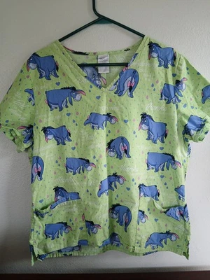 Blusa esfoliante feminina Disney Winnie The Pooh Eeyore médica enfermeira médica tamanho grande - Imagem 1 de 4