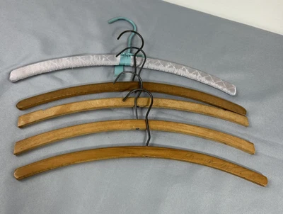 Lote de 5 perchas de madera para ropa curvas de madera/acolchadas y ganchos de alambre MCM 16 pulgadas Foto 1 de 4