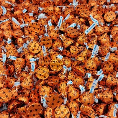 Hershey's Kisses Whole Hazelnut, Filling in Rich Milk Chocolate Candy (5 Pounds) - Image 1 of 4