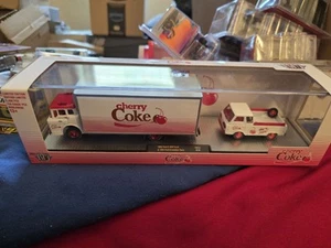 1/750 CHASE M2 Machines Cherry Coke Hauler 1966 C-950 & 1964 Ford Econoline ๐ฅ๐ฅ - Picture 1 of 1