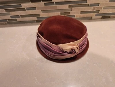 Sombrero Cloche Del-Mar-Lee Años 60 Piel Óxido Fieltro con Banda Envuelta Acento Satinado Talla 6.5 Foto 1 de 4