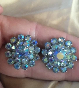 Vintage Weiss Signed Silver Sparkling Blue Rhinestone Screw Back Earrings JB1 - Picture 1 of 5
