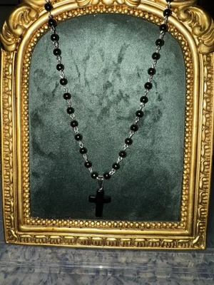 Collar Cruz Cuentas Negro Tono Plata Alambre Envuelto Rosario Estilo Gótico Alt Foto 1 de 2