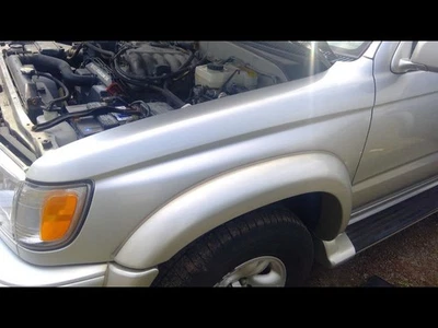 Guardabarros delantero izquierdo Toyota 4Runner 1996-2002 con gran destello (plateado - K73) Foto 1 de 4