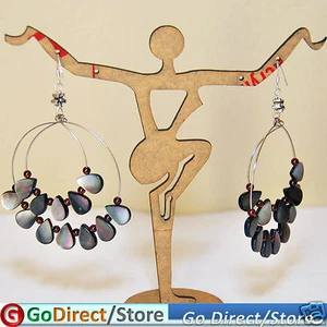 Garnet and Black Lip Shell Earrings - Bild 1 von 5