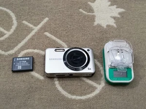 Samsung ES75 14.2 MP Digital Camera - Silver Fully Working Good Shape - Picture 1 of 16