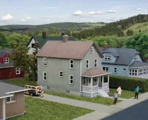 WALTHERS Cornerstone 933-3888 N Scale TWO-STORY FRAME HOUSE front walls+porches - Picture 1 of 4
