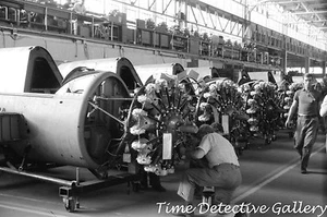 Montaggio motori aerei, velivoli Vought-Sikorsky -1940- stampa fotografica storica - Foto 1 di 1